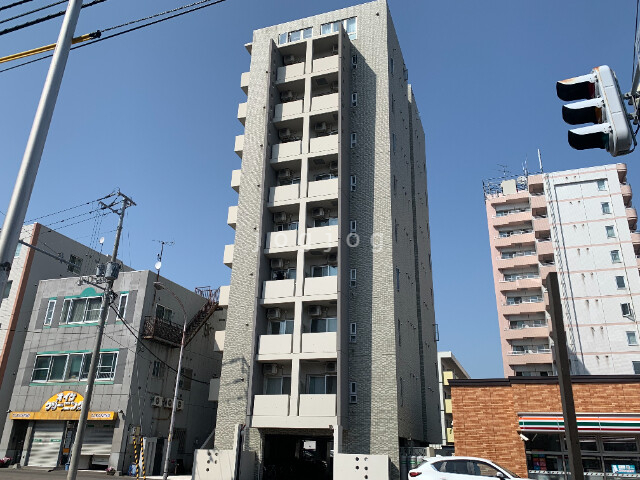 札幌市西区琴似一条のマンションの建物外観