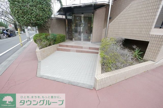 【板橋区赤塚のマンションのエントランス】