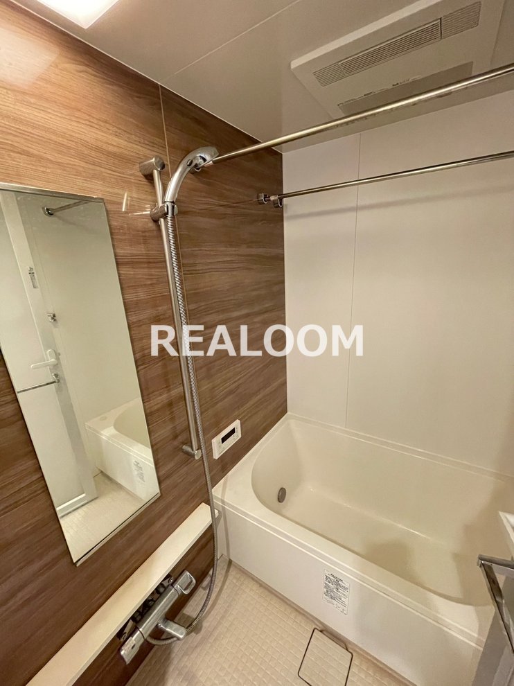 バス・シャワールーム　写真と現況が異なる場合は現況を優先いたします。