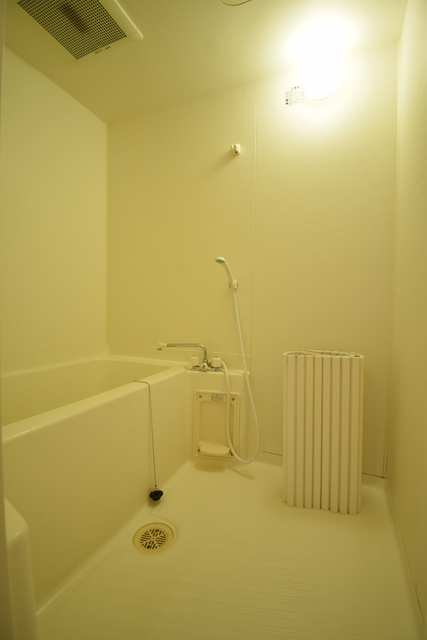 バス・シャワールーム　清潔感のある浴室です★