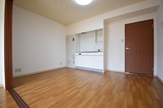 居室・リビング　７．９帖のダイニングキッチンです★