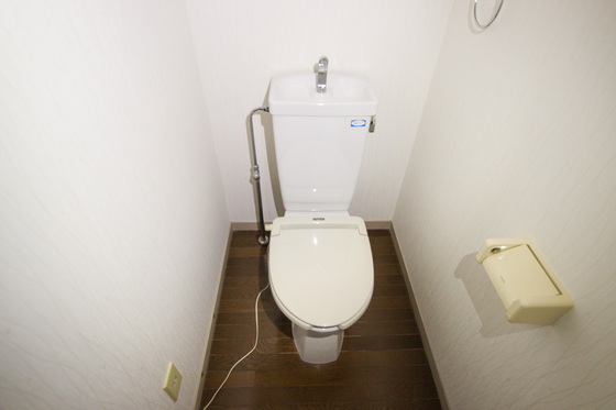 トイレ　別号室の写真です。