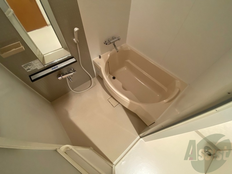 バス・シャワールーム　お風呂になります。一日の疲れを癒してくださいね。