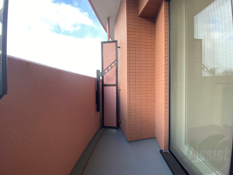 バルコニー　バルコニーは幅があり、広い印象を受けました。