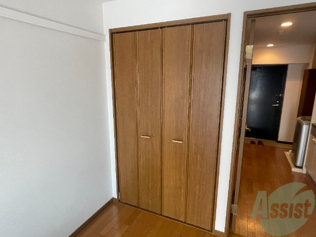 収納　収納はこちらのクローゼットをお使いください。