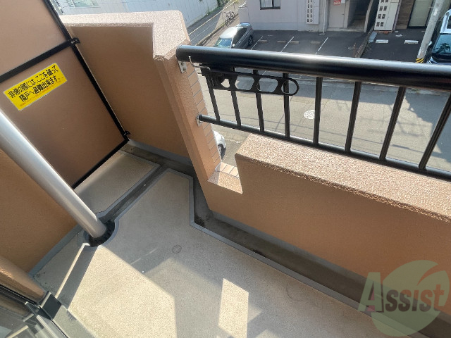 バルコニー　バルコニーがあるので洗濯物は外に干せそうですね～。