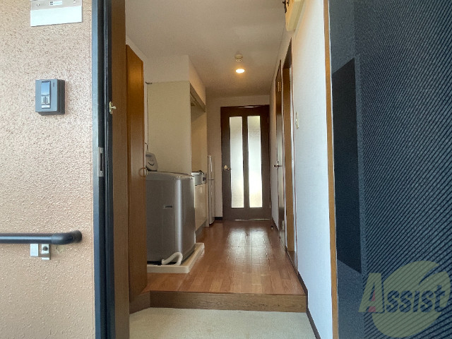 玄関　玄関から撮影しました。少し広めになってますね。