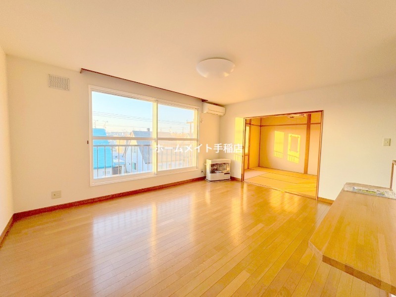 居室・リビング　明るく広々リビングスペース♪