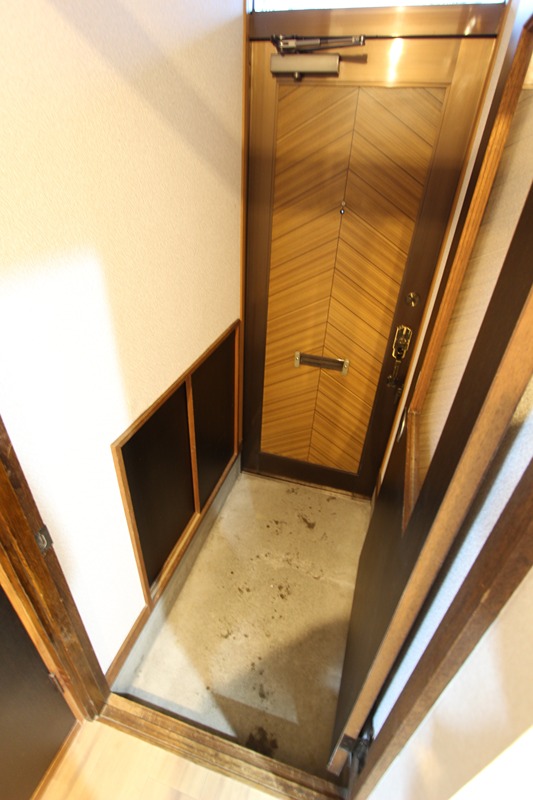 玄関　1-C号室参照