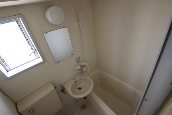 バス・シャワールーム　※別部屋の写真です