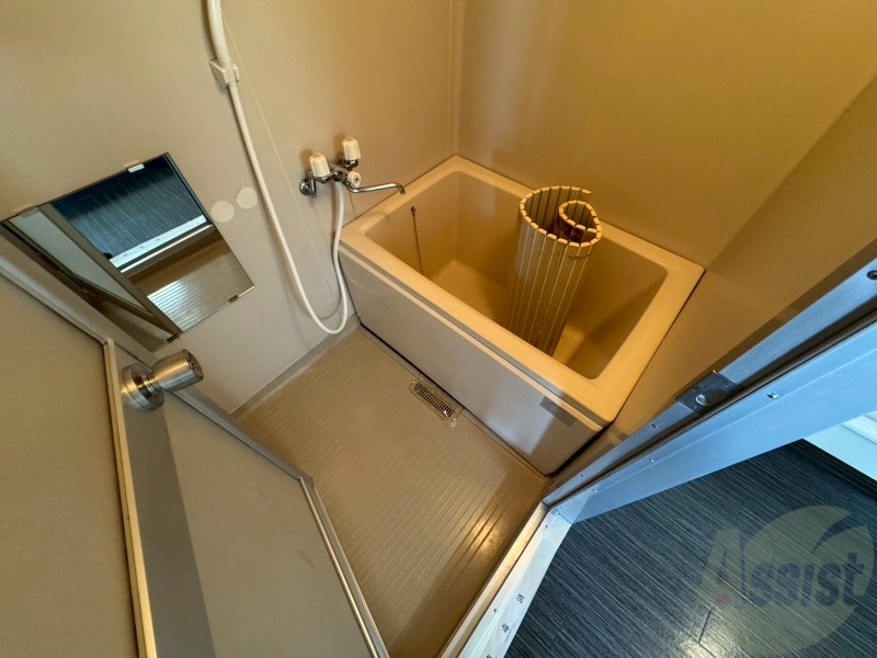 バス・シャワールーム　ユニットバスです。疲れを癒すのに欠かせませんね！