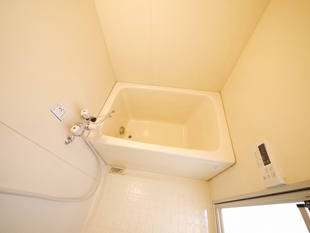 バス・シャワールーム　コンパクトで使いやすいお風呂です