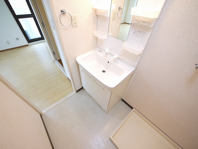 洗面設備　コンパクトで使いやすい洗面所