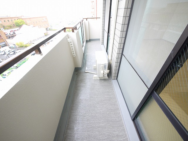 バルコニー　外からの目が気にならないバルコニーで洗濯物が干せます