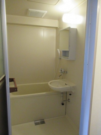 バス・シャワールーム　※別部屋の写真です