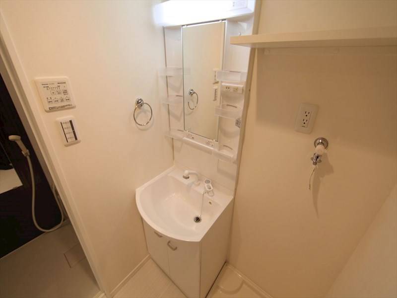 洗面設備　脱衣所　独立洗面台（シャンプードレッサー）洗濯機用意できます