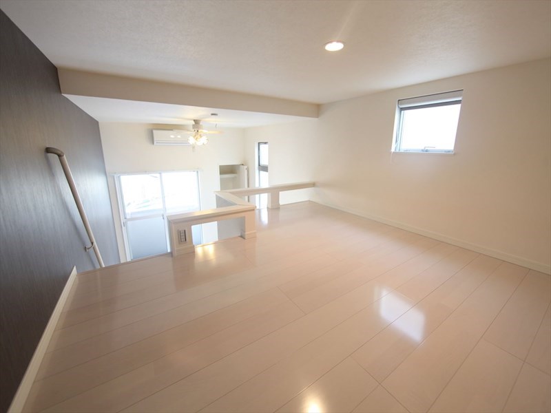 その他部屋・スペース　上階ロフト6帖（収納としてもお部屋としても使えます）