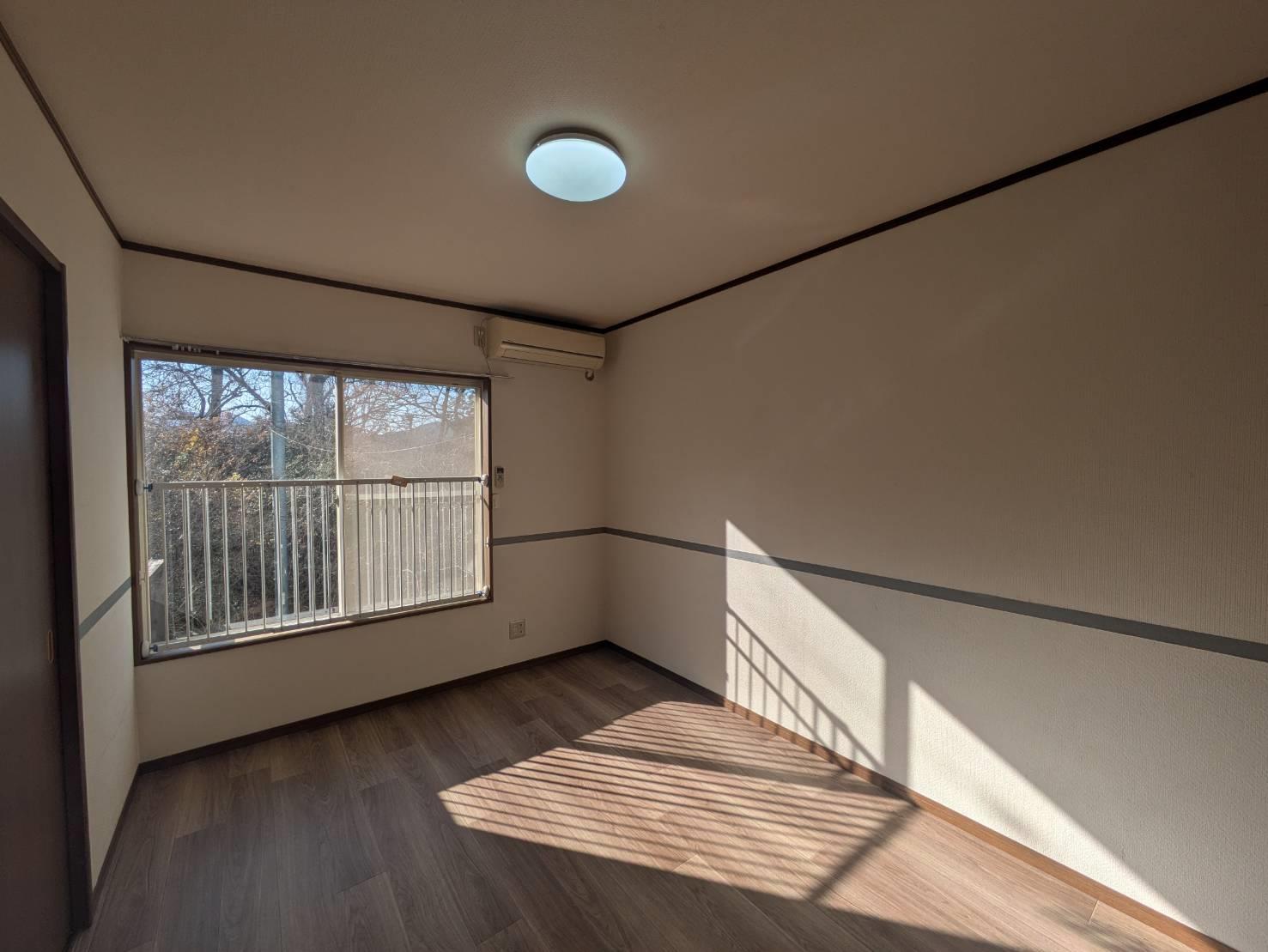 その他部屋・スペース　大きな窓に柵がついておりますので小さなお子様がいらしゃっても