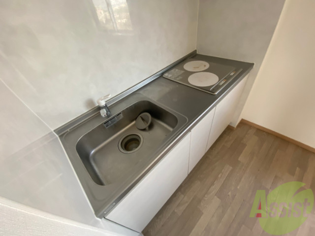 キッチン　こちらシステムキッチンになります。お料理を楽しんでください。