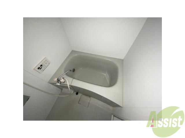 バス・シャワールーム　こちらお風呂になります。１日の疲れをゆっくりお取りください。