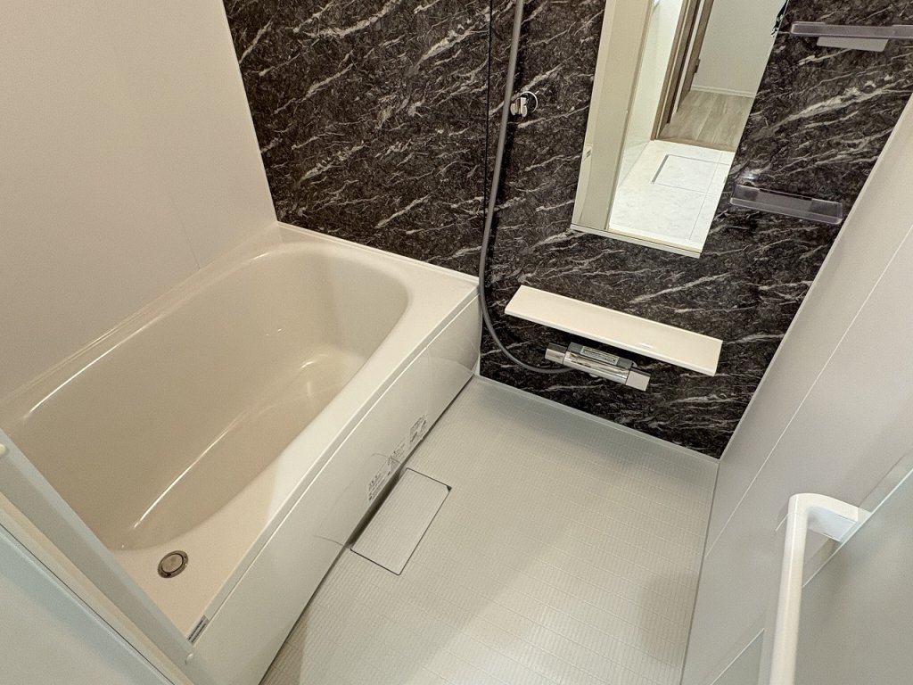 バス・シャワールーム　追焚き・浴室乾燥機付バスルーム