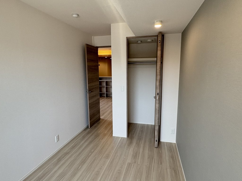 収納　５．５帖寝室クローゼット収納