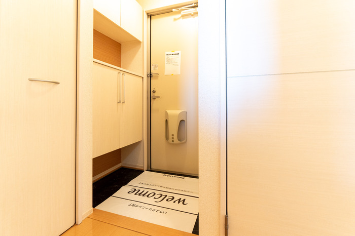 玄関　駐車場があります