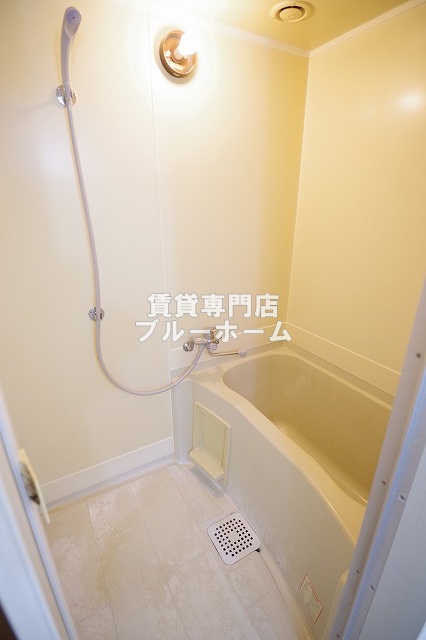 バス・シャワールーム　ピカピカのお風呂！