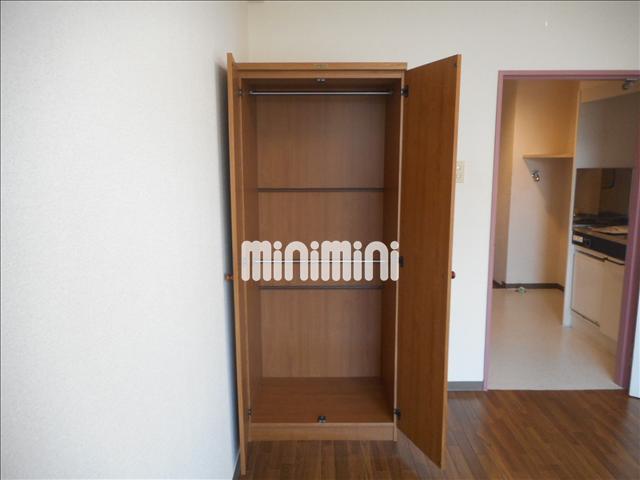 収納　収納付きでお部屋が広く使えますね。