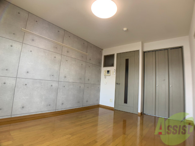 居室・リビング　７．５帖の洋室です。広々として、きれいですね。