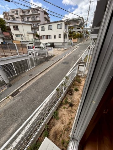 バルコニー　バルコニーからの眺めを楽しみながら食事をしませんか