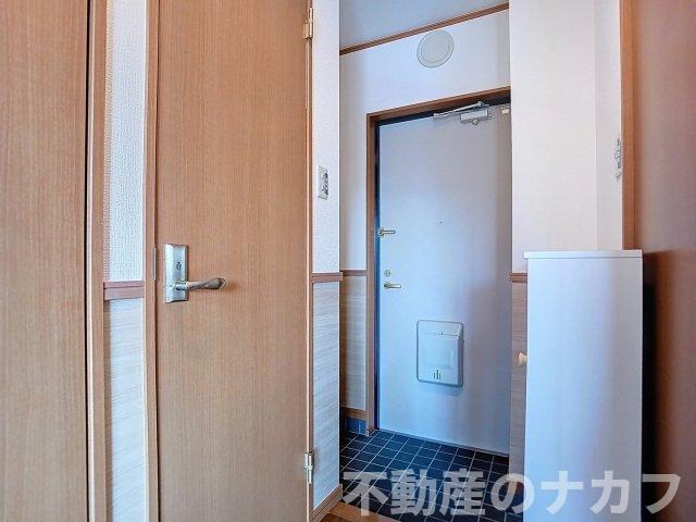 玄関　※過去の室内写真のため現況と異なる場合があります
