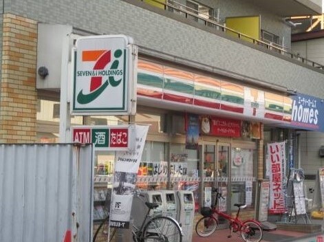 コンビニ　セブンイレブン　鴻巣駅西口店（コンビニ）まで330m