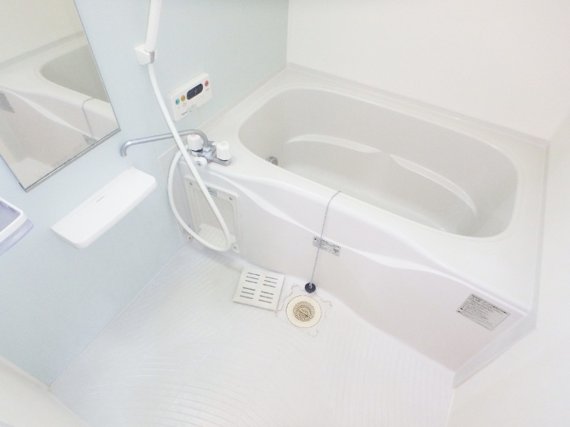 バス・シャワールーム　浴室乾燥付きで雨の日でも洗濯物が干せます☆