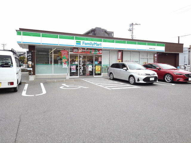 コンビニ　ファミリーマート 福岡高宮通り店（コンビニ）まで461m