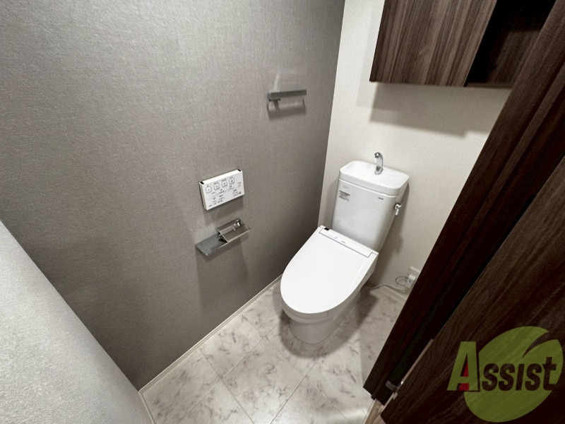 トイレ　こちらはトイレです。ピカピカなトイレで、気持ちも良いですね。