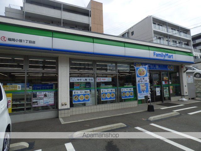 コンビニ　ファミリーマート（コンビニ）まで143m
