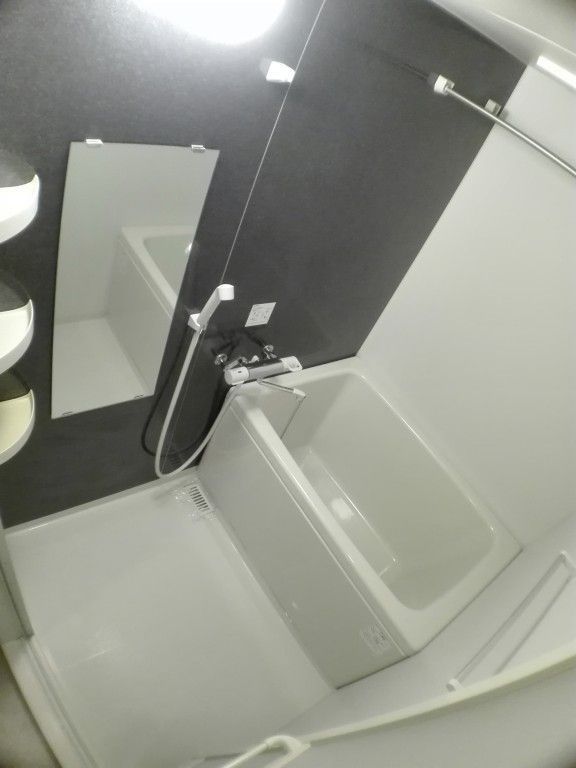 バス・シャワールーム　別のお部屋の写真です