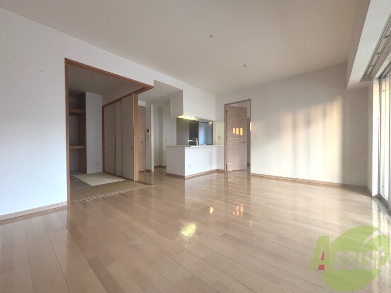 居室・リビング　．