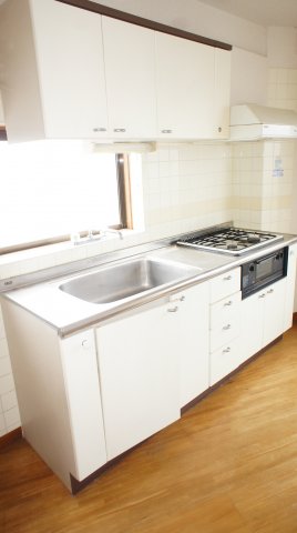 キッチン　グリル付きのシステムキッチンです。