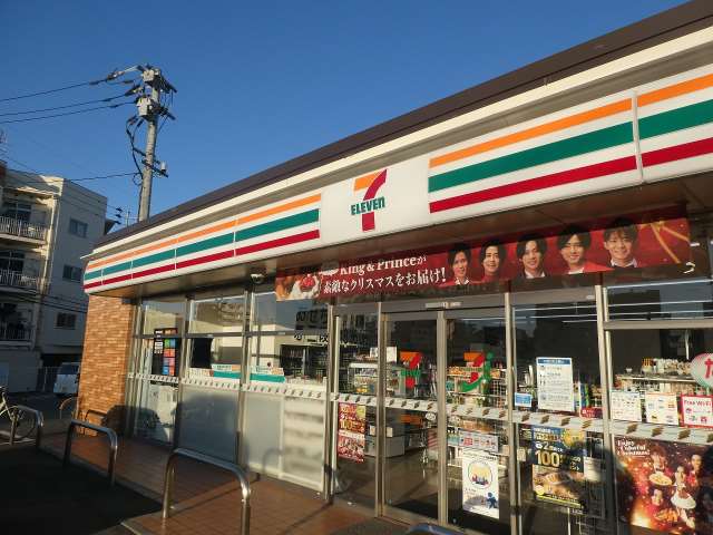 コンビニ　セブンイレブン（コンビニ）まで577m