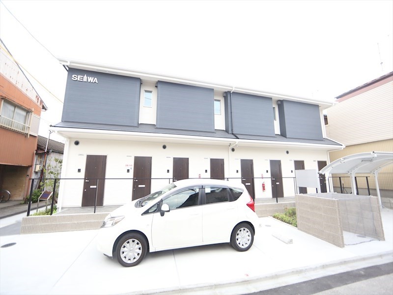 建物外観　外観　屋根付き駐輪場有り　平面駐車場（1台分）