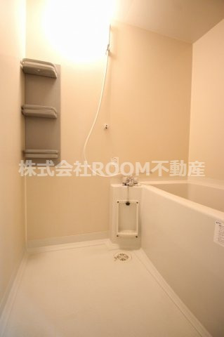 バス・シャワールーム　コンパクトで使いやすいお風呂です