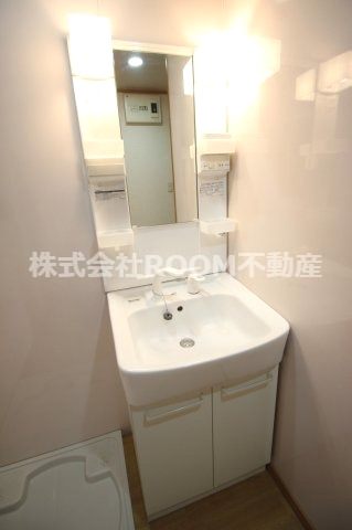洗面設備　朝の支度にも助かる、独立の洗髪洗面化粧台