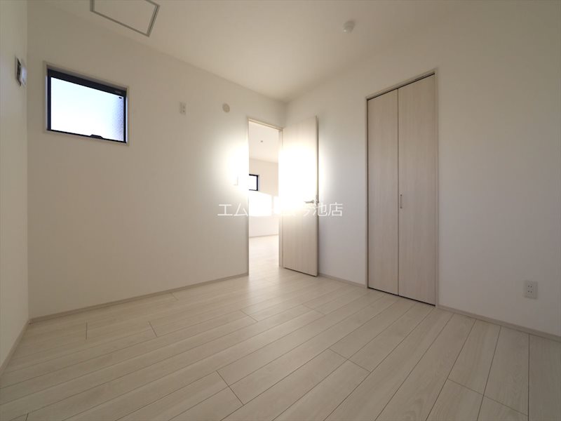 その他部屋・スペース　洋室5.9帖　換気良好　収納スペース充実しています