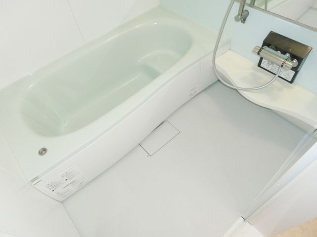 バス・シャワールーム　１坪タイプの追焚バス。