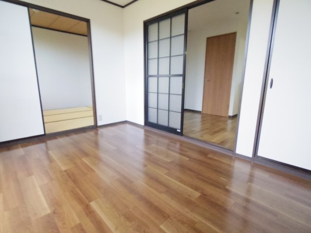 ＪＲ桜井線 長柄駅 徒歩25分 2階建 築42年の居間写真