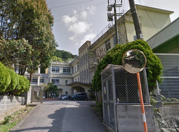 小学校　長崎市立土井首小学校（小学校）まで962m