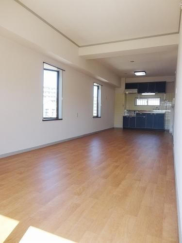 居室・リビング　★角部屋12帖のリビングです★