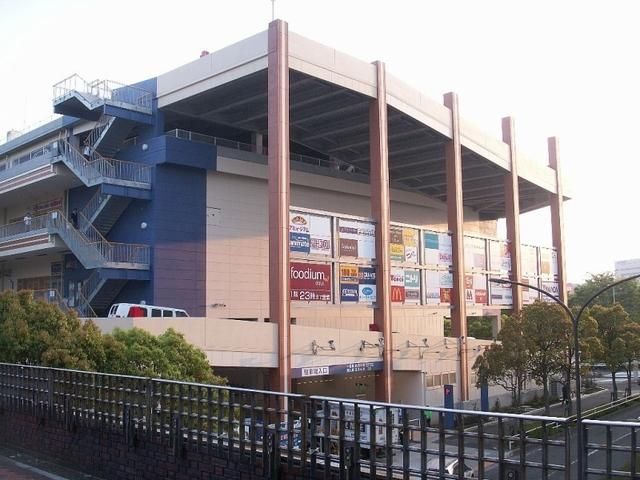 ショッピングセンター　クロスガーデン多摩（ショッピングセンター）まで1000m